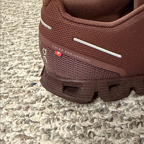 On Running cloud 5 sneaker monochrome mulberry women’s size 9.5 - Picture 4 of 8